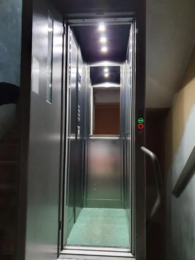 34 Via Giulio Carcano Milan Apartment